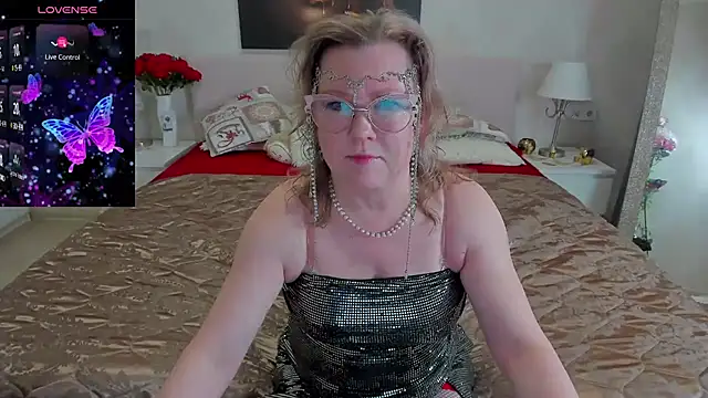 Snapshot of katysako chatting on 03/08/25, 01:50 katysako online show from 03/08/25, 01:50