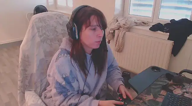 Snapshot of missthon0 chatting on 12/16/24, 11:44 missthon0 online show from 12/16/24, 11:44