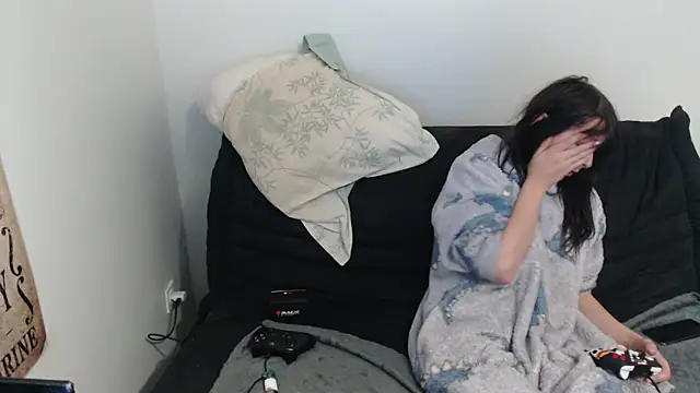 Snapshot of missthon0 chatting on 03/17/25, 03:29 missthon0 online show from 03/17/25, 03:29