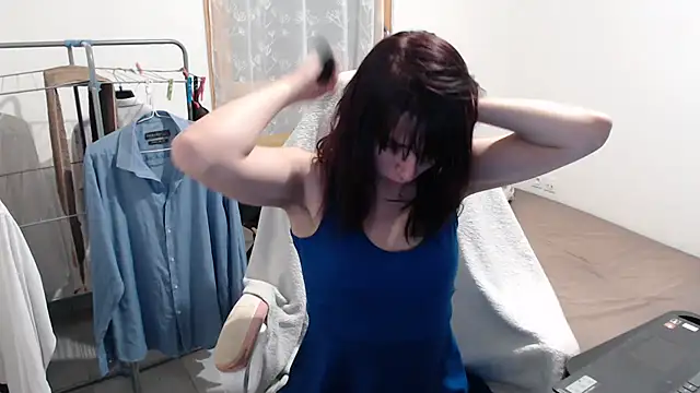 Snapshot of missthon0 chatting on 11/04/25, 04:28 missthon0 online show from 11/04/25, 04:28