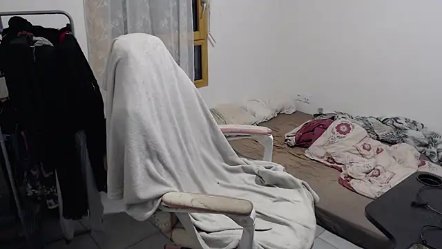 Snapshot of missthon0 chatting on 11/14/25, 06:12 missthon0 online show from 11/14/25, 06:12