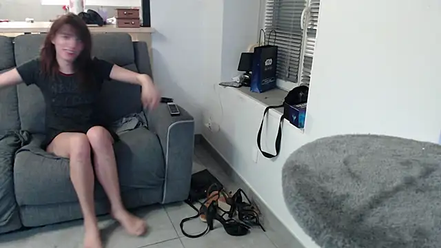 Snapshot of missthon0 chatting on 11/19/25, 03:45 missthon0 online show from 11/19/25, 03:45