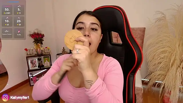 Snapshot of KallyMyller1 chatting on 12/05/24, 08:11 KallyMyller1 online show from 12/05/24, 08:11