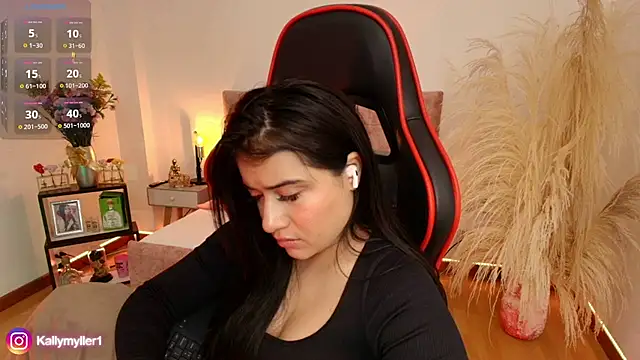 Snapshot of KallyMyller1 chatting on 12/14/24, 10:07 KallyMyller1 online show from 12/14/24, 10:07