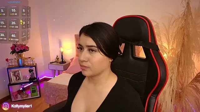 Snapshot of KallyMyller1 chatting on 01/04/25, 07:34 KallyMyller1 online show from 01/04/25, 07:34