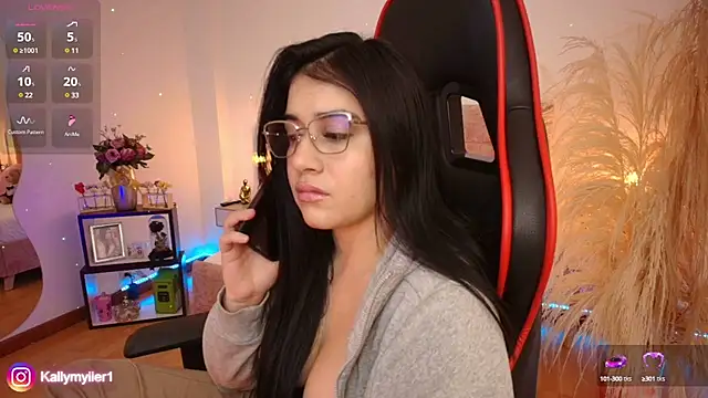 Snapshot of KallyMyller1 chatting on 01/09/25, 10:52 KallyMyller1 online show from 01/09/25, 10:52