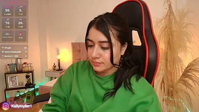 Snapshot of KallyMyller1 chatting on 01/15/25, 10:24 KallyMyller1 online show from 01/15/25, 10:24