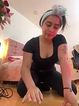 Snapshot of KallyMyller1 chatting on 02/18/25, 07:19 KallyMyller1 online show from 02/18/25, 07:19