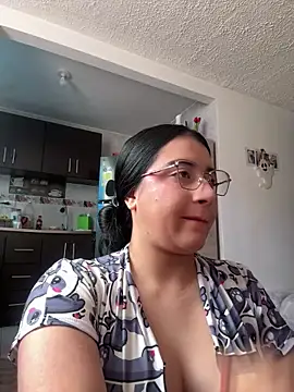 Snapshot of KallyMyller1 chatting on 10/15/25, 05:02 KallyMyller1 online show from 10/15/25, 05:02