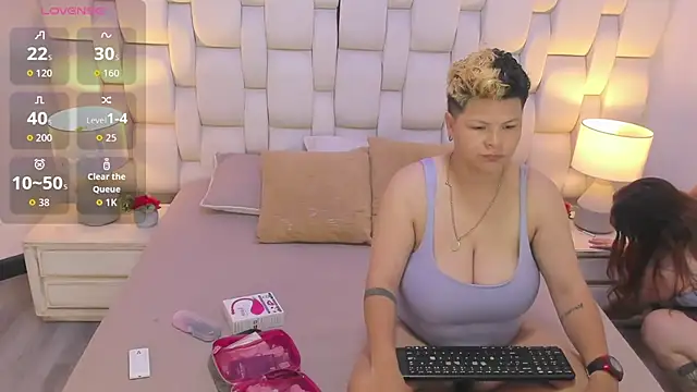 MiaYMolly online show from 11/05/25, 08:47