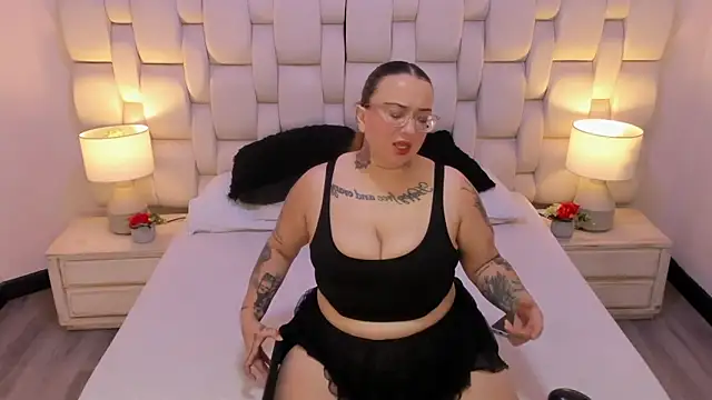 MiaYMolly online show from 11/15/25, 07:43