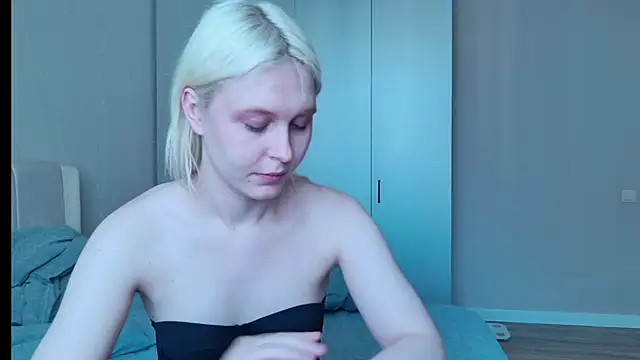 Evelyn rabbit online show from 09/19/25, 05:20