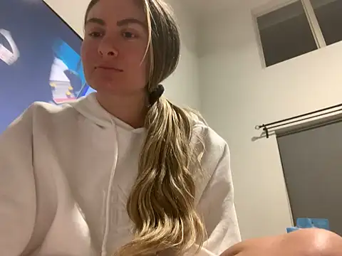 Snapshot of Alyssa_rhoades chatting on 01/24/25, 04:16 Alyssa rhoades online show from 01/24/25, 04:16
