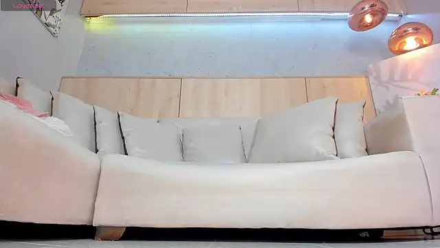 maryevans  online show from 03/06/25, 12:09