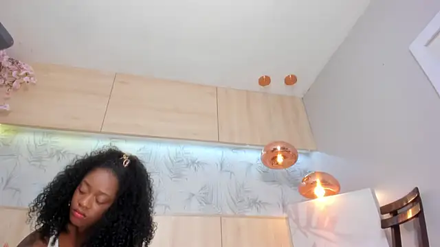 maryevans  online show from 09/23/25, 11:46