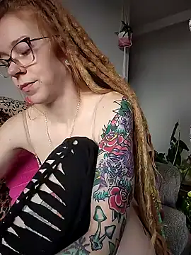 Snapshot of LucidLucy chatting on 12/31/24, 04:46 LucidLucy online show from 12/31/24, 04:46