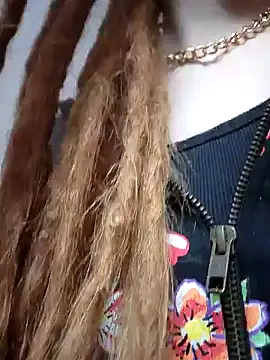 Snapshot of LucidLucy chatting on 01/19/25, 03:21 LucidLucy online show from 01/19/25, 03:21