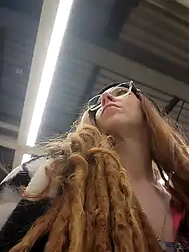 Snapshot of LucidLucy chatting on 02/03/25, 10:43 LucidLucy online show from 02/03/25, 10:43