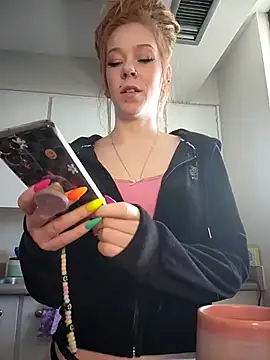 Snapshot of LucidLucy chatting on 02/14/25, 04:52 LucidLucy online show from 02/14/25, 04:52