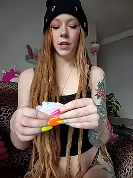 Snapshot of LucidLucy chatting on 03/02/25, 09:43 LucidLucy online show from 03/02/25, 09:43