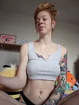 Snapshot of LucidLucy chatting on 03/16/25, 04:45 LucidLucy online show from 03/16/25, 04:45