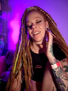 Snapshot of LucidLucy chatting on 10/05/25, 06:34 LucidLucy online show from 10/05/25, 06:34