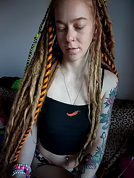 Snapshot of LucidLucy chatting on 10/26/25, 01:06 LucidLucy online show from 10/26/25, 01:06