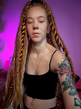 Snapshot of LucidLucy chatting on 11/03/25, 01:23 LucidLucy online show from 11/03/25, 01:23