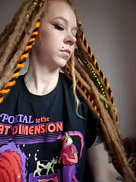 Snapshot of LucidLucy chatting on 11/06/25, 01:01 LucidLucy online show from 11/06/25, 01:01