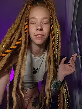 Snapshot of LucidLucy chatting on 11/10/25, 12:42 LucidLucy online show from 11/10/25, 12:42