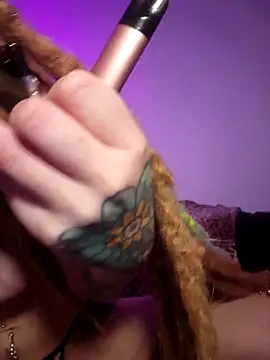 Snapshot of LucidLucy chatting on 11/28/25, 01:30 LucidLucy online show from 11/28/25, 01:30