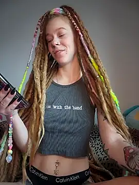 Snapshot of LucidLucy chatting on 12/01/25, 02:00 LucidLucy online show from 12/01/25, 02:00