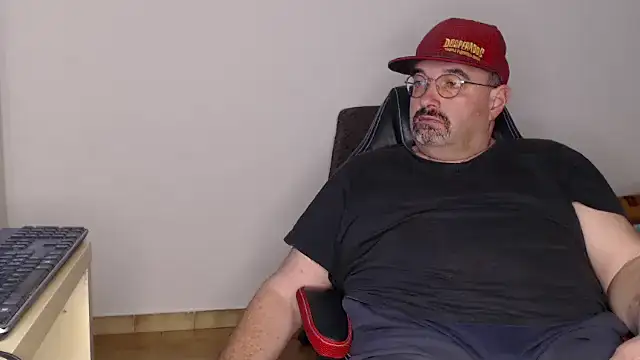 Snapshot of fraboys chatting on 02/17/25, 02:37 fraboys online show from 02/17/25, 02:37