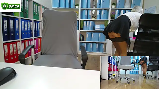 Snapshot of secret-office chatting on 10/23/25, 05:18 secret-office online show from 10/23/25, 05:18