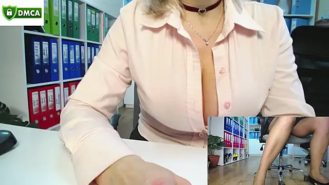 Snapshot of secret-office chatting on 11/13/25, 06:01 secret-office online show from 11/13/25, 06:01