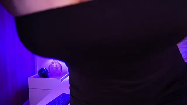 curvyliciousss online show from 01/02/25, 08:46