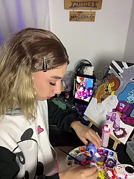 Snapshot of Littlebunny21 chatting on 12/06/24, 01:40 Littlebunny21 online show from 12/06/24, 01:40