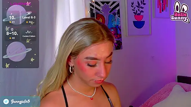 Snapshot of Littlebunny21 chatting on 03/09/25, 07:48 Littlebunny21 online show from 03/09/25, 07:48