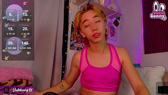 Snapshot of Littlebunny21 chatting on 03/20/25, 08:40 Littlebunny21 online show from 03/20/25, 08:40