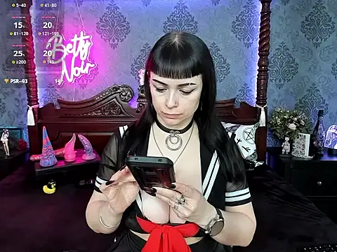 Snapshot of BettyNoir chatting on 10/04/25, 07:28 BettyNoir online show from 10/04/25, 07:28