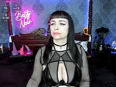 Snapshot of BettyNoir chatting on 10/16/25, 06:31 BettyNoir online show from 10/16/25, 06:31
