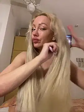 Snapshot of SofiaJoy chatting on 02/06/25, 02:26 SofiaJoy online show from 02/06/25, 02:26