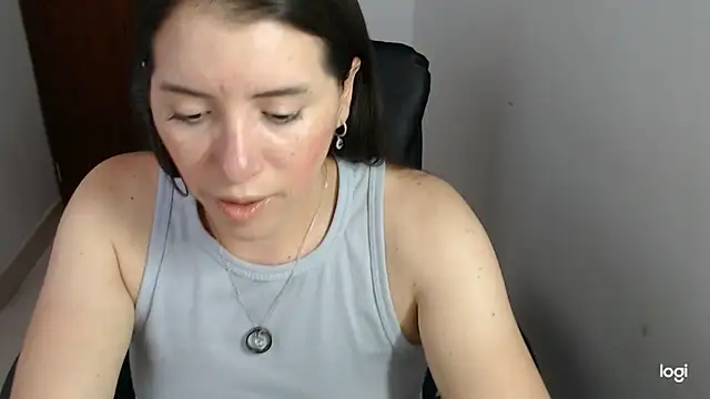 spicey latina online show from 04/01/26, 08:39