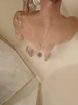 justinewe69 online show from 09/08/25, 11:04