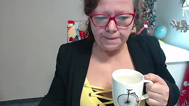 Snapshot of Adelewildx chatting on 12/17/24, 04:45 Adelewildx online show from 12/17/24, 04:45