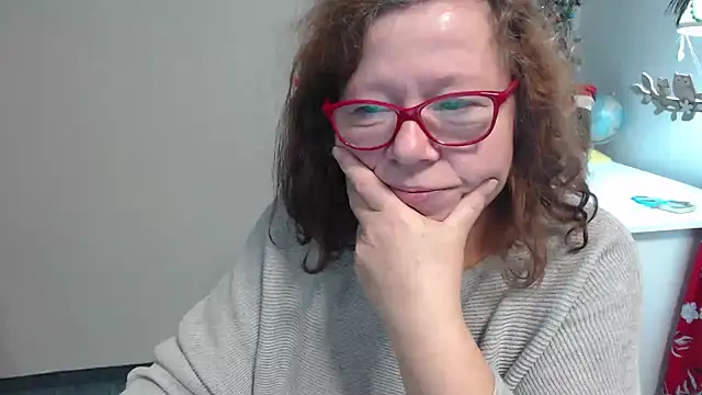 Snapshot of Adelewildx chatting on 12/17/24, 08:01 Adelewildx online show from 12/17/24, 08:01