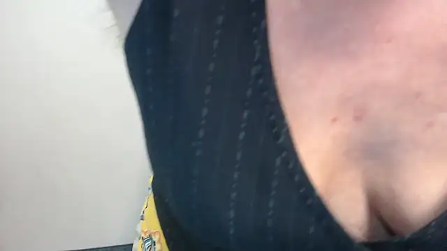 Snapshot of Adelewildx chatting on 12/18/24, 05:59 Adelewildx online show from 12/18/24, 05:59