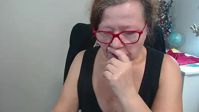 Snapshot of Adelewildx chatting on 12/18/24, 09:04 Adelewildx online show from 12/18/24, 09:04