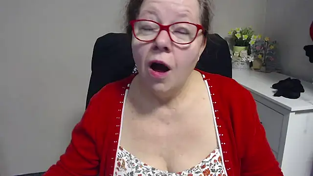 Snapshot of Adelewildx chatting on 02/24/25, 04:16 Adelewildx online show from 02/24/25, 04:16