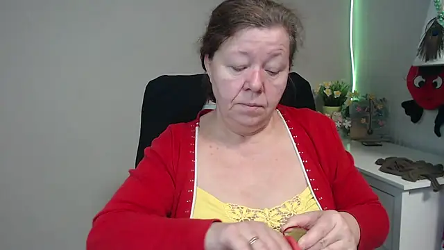 Snapshot of Adelewildx chatting on 02/25/25, 04:46 Adelewildx online show from 02/25/25, 04:46